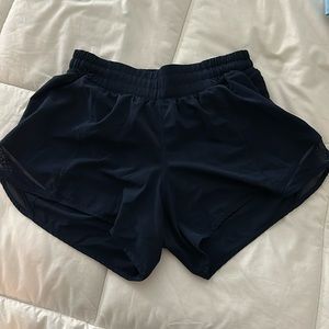 Lululemon 4” hotty hot shorts size 6